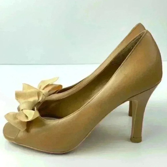Newport News heels size 7 tan leather peep toe bow - Picture 4 of 9